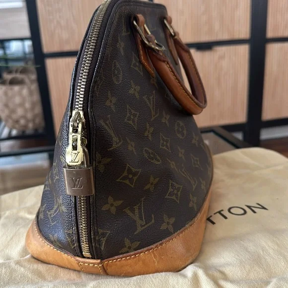 Authentic Louis Vuitton Alma - Picture 2 of 7
